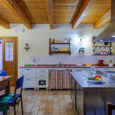 Casale Partemio 8 By Marche וילה